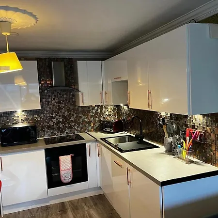City Centre Flat With River Views And Parking Apartment Glasgow