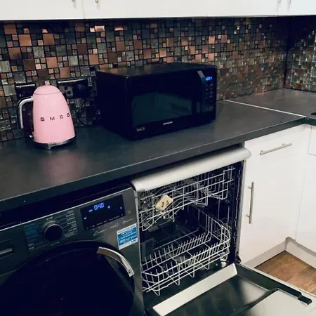 City Centre Flat With River Views And Parking Apartment