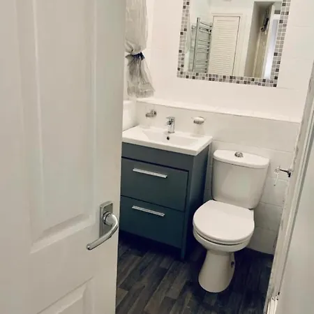 City Centre Flat With River Views And Parking Glasgow