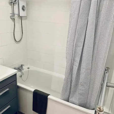 City Centre Flat With River Views And Parking Apartment Glasgow