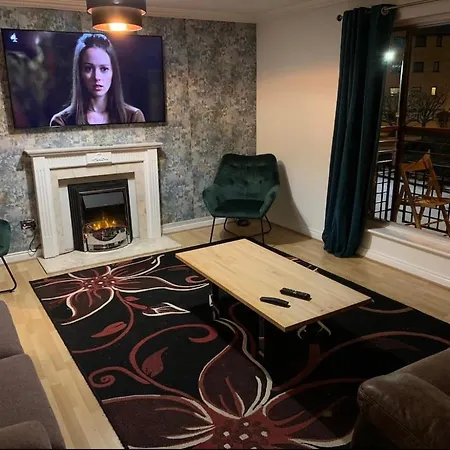 City Centre Flat With River Views And Parking