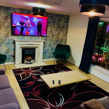 Apartment City Centre Flat With River Views And Parking