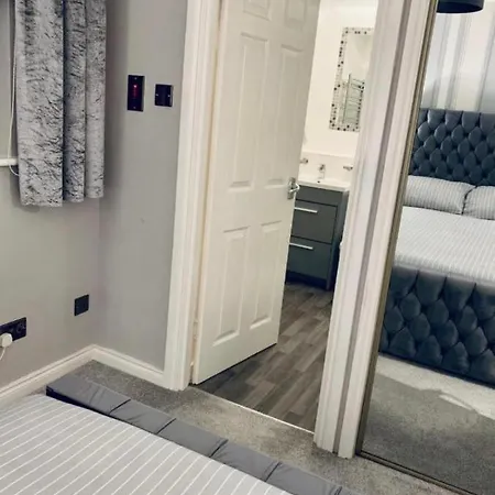 Apartment City Centre Flat With River Views And Parking