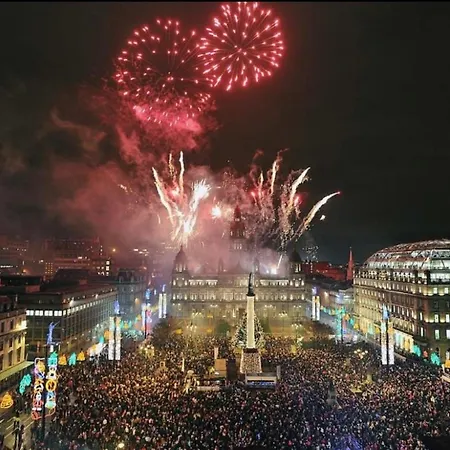 City Centre Flat With River Views And Parking * Glasgow