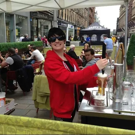 City Centre Flat With River Views And Parking * Glasgow