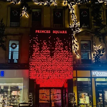 City Centre Flat With River Views And Parking Apartment Glasgow