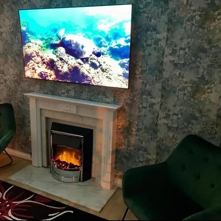 Apartment City Centre Flat With River Views And Parking *
