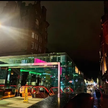 City Centre Flat With River Views And Parking *