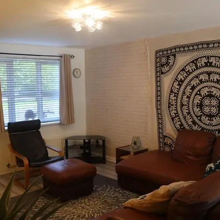 Urban Escape Free Parking 20min Walk To Center Holiday home *