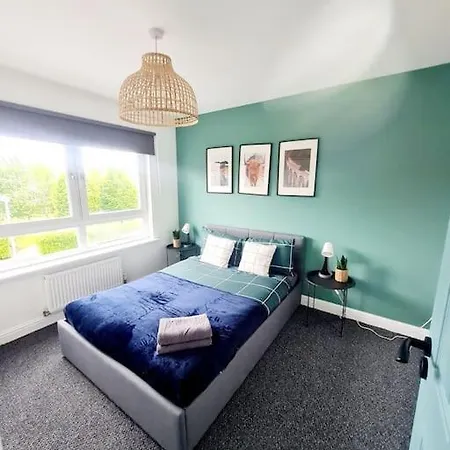 Spacious 5bed House, Free Parking, No Party ! *