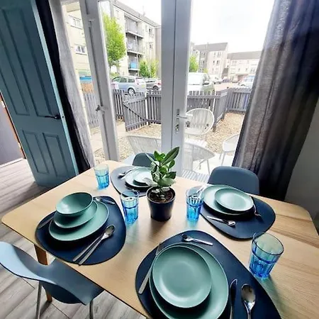 Spacious 5bed House, Free Parking, No Party ! * Glasgow