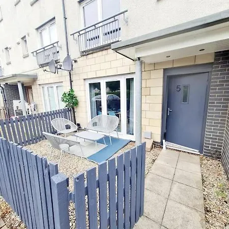 Σπίτι διακοπών Spacious 5bed House, Free Parking, No Party !