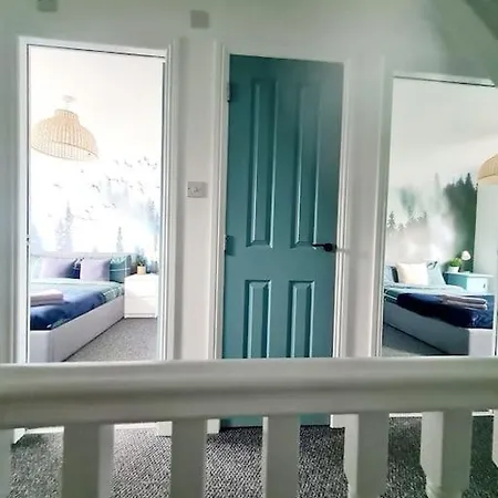 Spacious 5bed House, Free Parking, No Party !