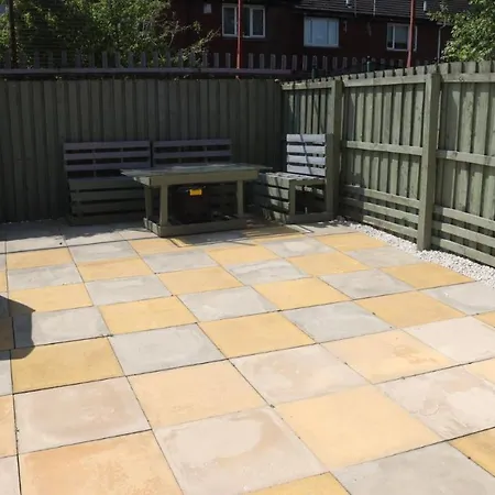 Urban Escape Free Parking 20min Walk To Center Holiday home