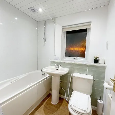 Cozy Nights Svp Detached House Дом отдыха Глазго