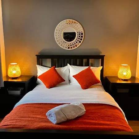 Urban Escape Free Parking 20min Walk To Center Casa vacanze