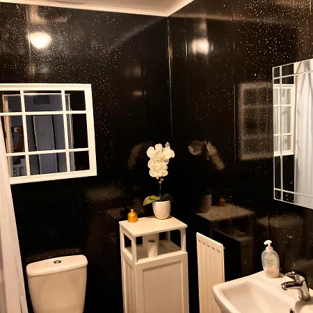 Holiday home Urban Escape Free Parking 20min Walk To Center *