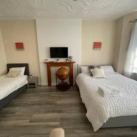 Apartment Earls Glasgow