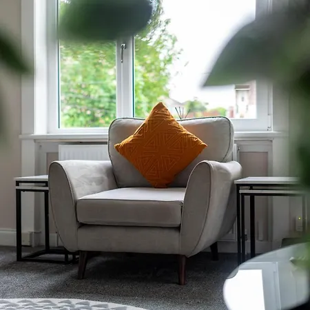 Appartamento 4 Bedrooms Homely House - Sleeps 6 Comfortably With 6 Double Beds,glasgow, Free Street Parking, Business Travellers, Contractors, & Holiday-goers, Near Major Transport Links In & Centre *