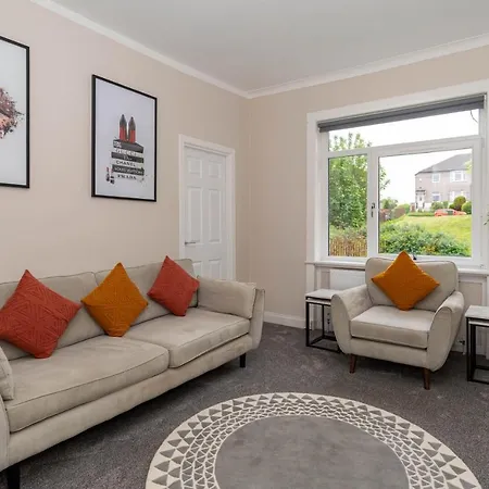 Appartement 4 Bedrooms Homely House - Sleeps 6 Comfortably With 6 Double Beds,glasgow, Free Street Parking, Business Travellers, Contractors, & Holiday-goers, Near Major Transport Links In & Centre, Perfect For Common Wealth Games 2026 Glasgow