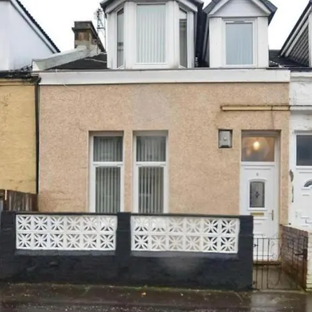 Spacious 3 Bedroom In - Free Parking