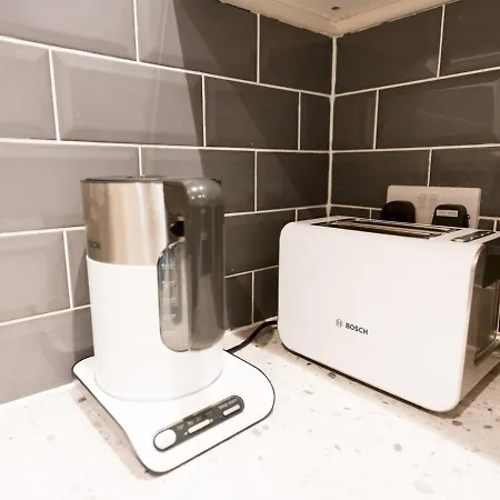 Pass The Keys Per7 Fm 1 Bed Ground Floor Flat Near Cessnock Subway Apartamento