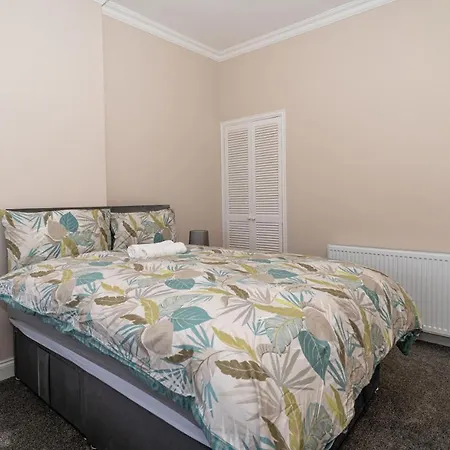4 Bedrooms Homely House - Sleeps 6 Comfortably With 6 Double Beds,glasgow, Free Street Parking, Business Travellers, Contractors, & Holiday-goers, Near Major Transport Links In & Centre, Perfect For Common Wealth Games 2026 Appartement Glasgow