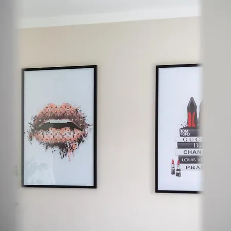 Lejlighed 4 Bedrooms Homely House - Sleeps 6 Comfortably With 6 Double Beds,glasgow, Free Street Parking, Business Travellers, Contractors, & Holiday-goers, Near Major Transport Links In & Centre, Perfect For Common Wealth Games 2026 Glasgow