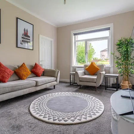 4 Bedrooms Homely House - Sleeps 6 Comfortably With 6 Double Beds,glasgow, Free Street Parking, Business Travellers, Contractors, & Holiday-goers, Near Major Transport Links In & Centre, Perfect For Common Wealth Games 2026 * גלאזגו