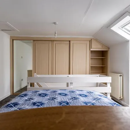 4 Bedrooms Homely House - Sleeps 6 Comfortably With 6 Double Beds,glasgow, Free Street Parking, Business Travellers, Contractors, & Holiday-goers, Near Major Transport Links In & Centre, Perfect For Common Wealth Games 2026 Appartement *