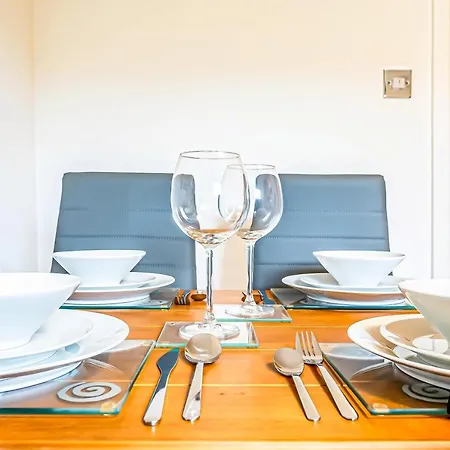 West End 3br-2ba, Near Kelvingrove Museum - Free Parking By Bonjour Residences Apartment *