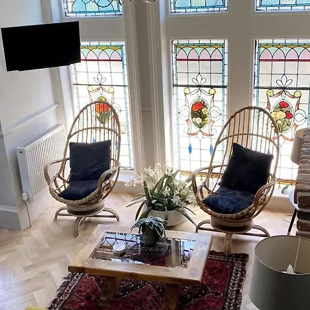 Stunning 3 Bedroom Victorian Near Pollok Country Park Apartmán *