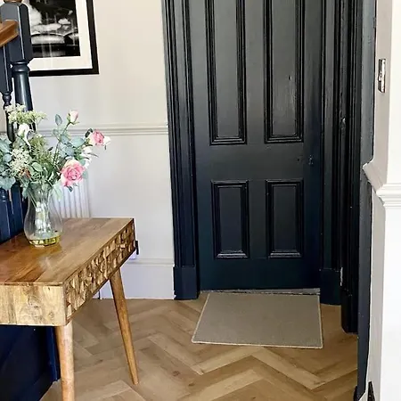 Stunning 3 Bedroom Victorian Near Pollok Country Park