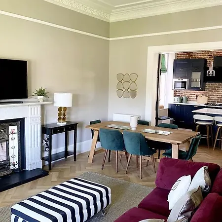 Stunning 3 Bedroom Victorian Near Pollok Country Park