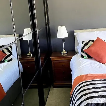 Stunning 3 Bedroom Victorian Near Pollok Country Park