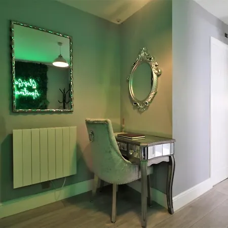 2 Bedroom At Secc Hydro Free Parking Glasgow