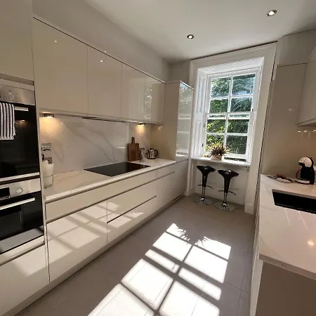 Principal Apartments - West End