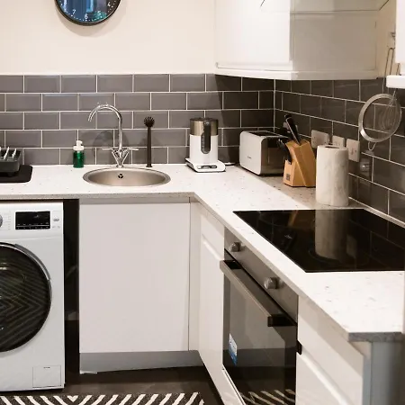Апартаменты Per7-fm - 1 Bed Ground Floor Flat, Near Cessnock Subway Глазго