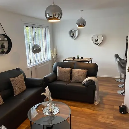 Perfectly Situated Luxury 2 Bedroom Appartamento