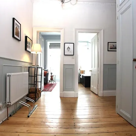 Stylish 3 Bedroom In South Side