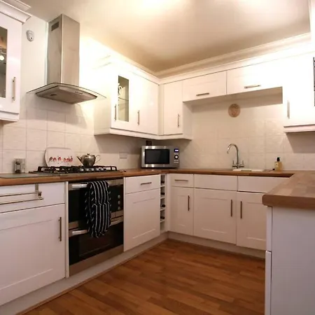 Homely Flat In South Side
