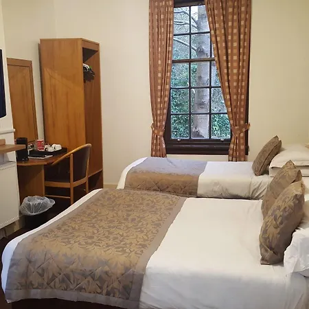 Mclays Hotel 2*