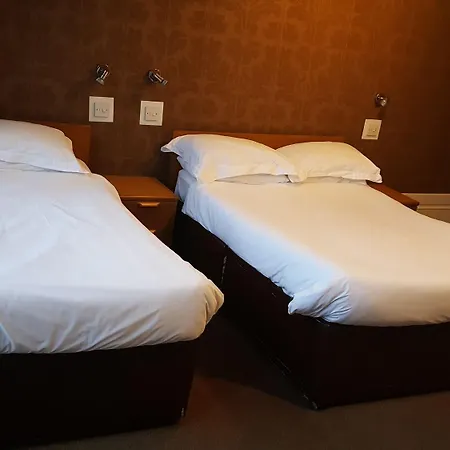 Mclays Hotel 2*