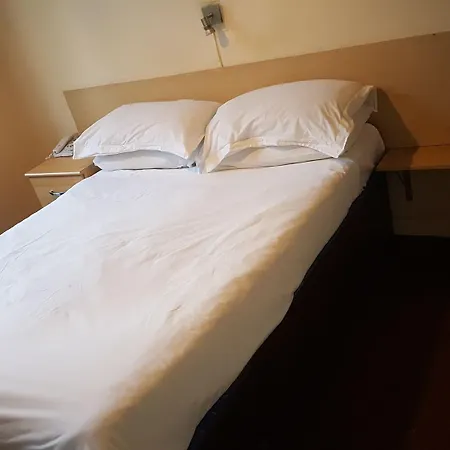Hotel Mclays 2*