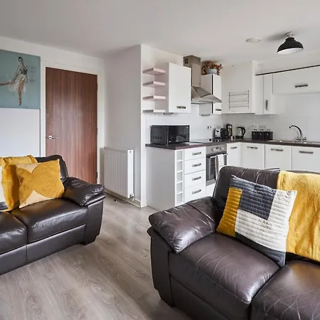 Host & - London Avenue