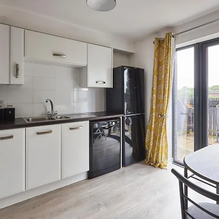 Apartment Host & - London Avenue