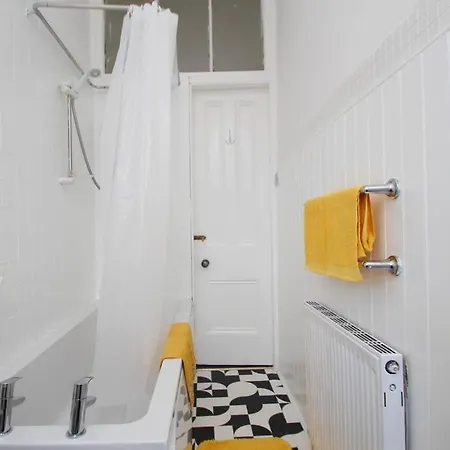 Centre Flat With Stunning Park Views * Glasgow