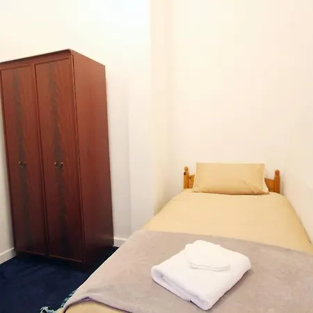 Centre Flat With Stunning Park Views *