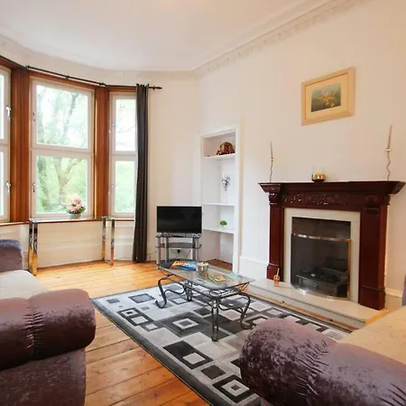 Centre Flat With Stunning Park Views *