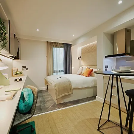 Chic Living Studio At West End Student Accommodation- Students Only Aparthotel